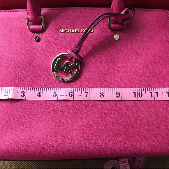 MICHAEL KORS HANDBAG WITH CROSSBODY STRAP   EUC - Picture 4 of 14